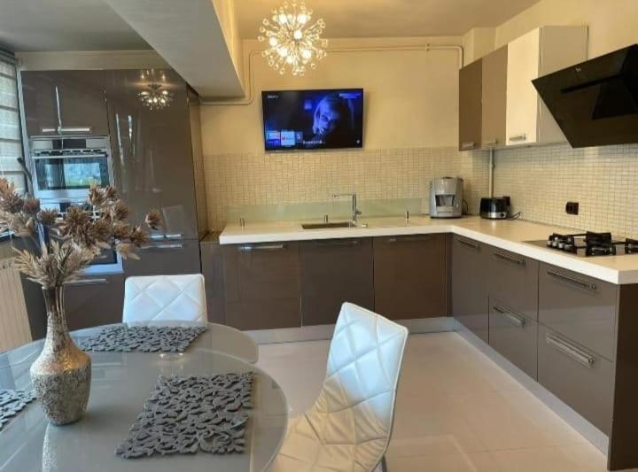 Apartament Lux Ultracentral Craiova Bagian luar foto
